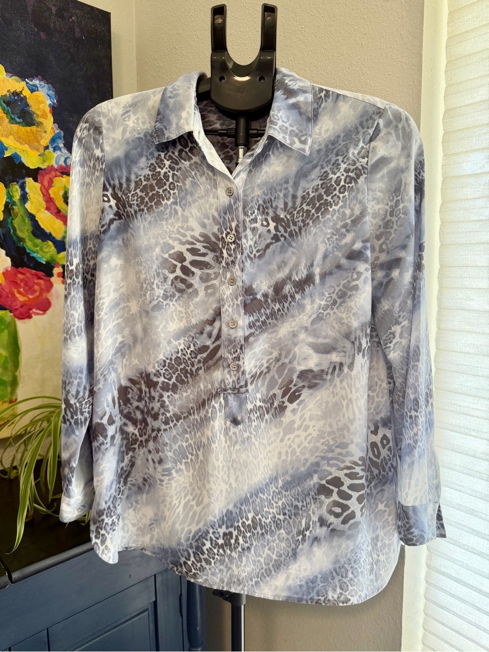 Chico’s Blue Gray Animal Leopard Print Tunic Blouse Size 0
